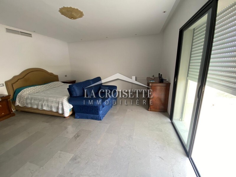 Villa S+3 avec piscine et studio indépendant à La Soukra
